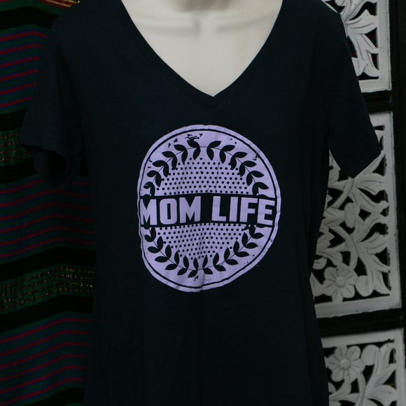 Moms Life tshirt - Picture 1 of 8